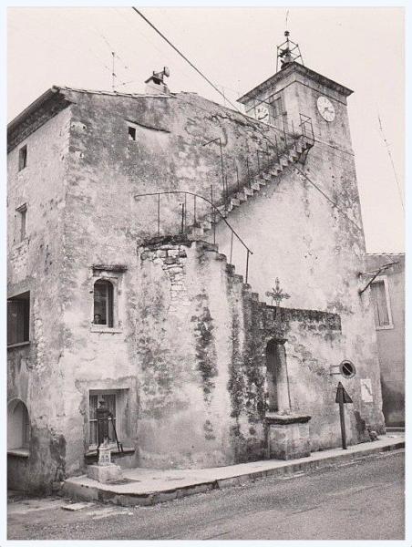 1972 La tour de l'horloge et sa fontaine